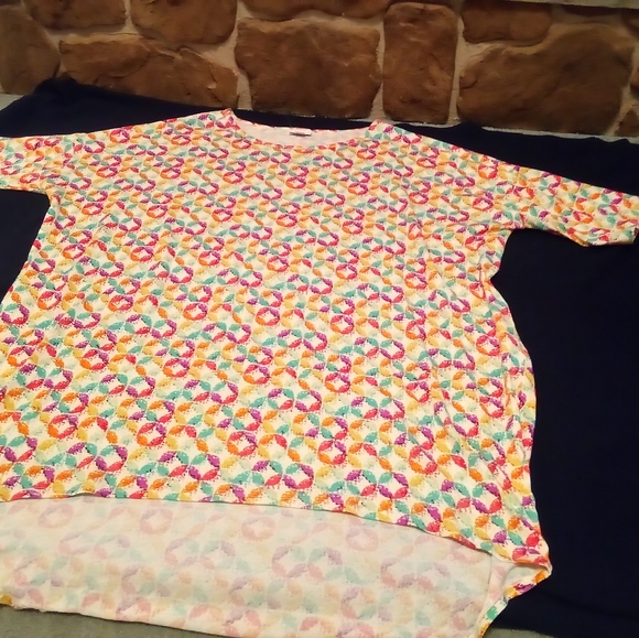 Lula Roe High Low Top - Picture 4 of 8